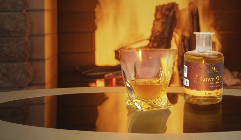 Lowe-no21-Liqueur-hero-1 Lowe-no21-Liqueur-hero-1